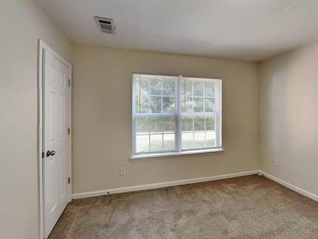 Building Photo - 1939 Redwood Trace