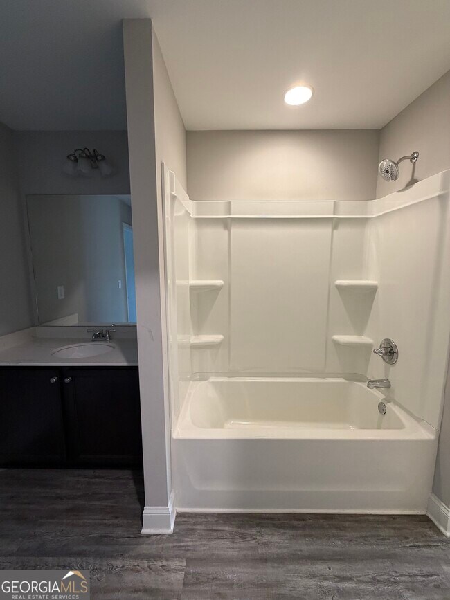 Building Photo - 1120 Riverwalk Manor Dr