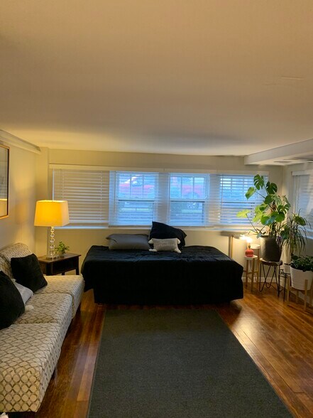 Building Photo - 2122 Kenilworth Ave