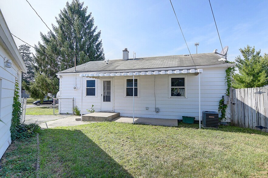 Building Photo - 2665 Elmore Dr