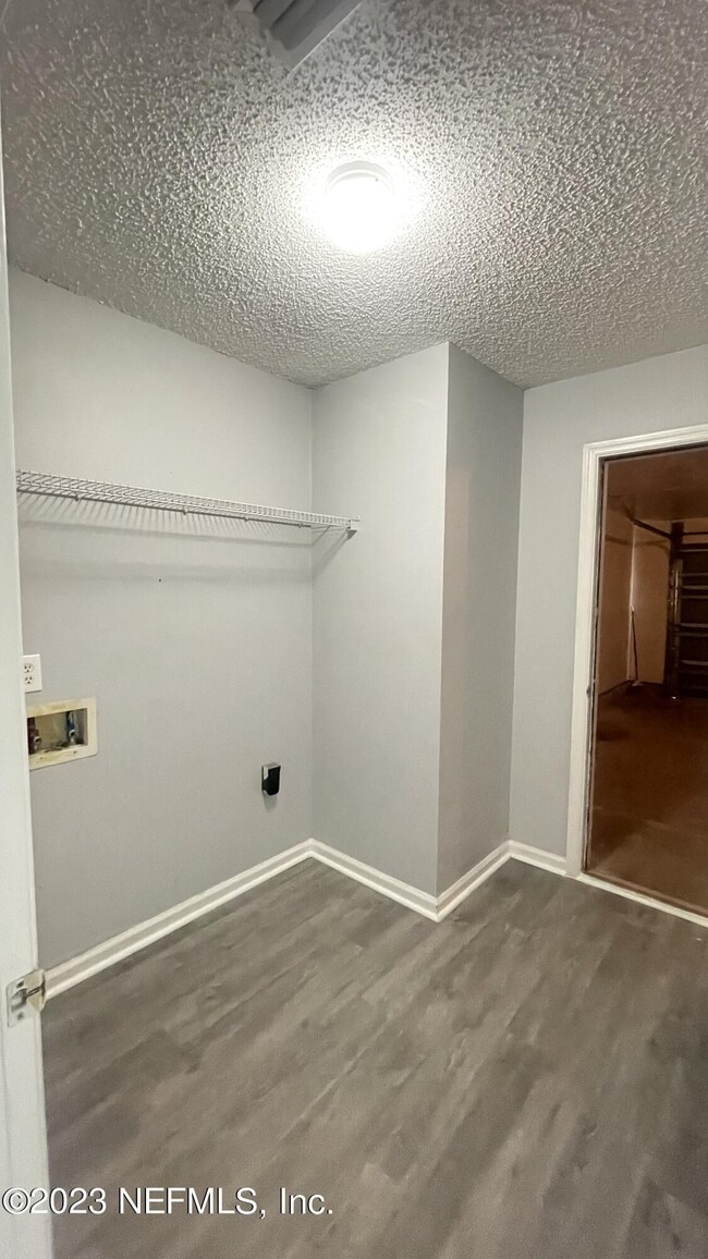 Building Photo - 2387 Brian Lakes Dr E