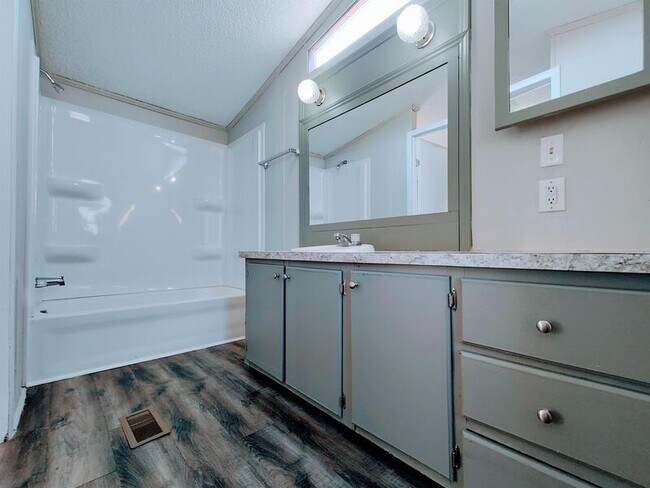 Building Photo - 4417 Rainbow Ln