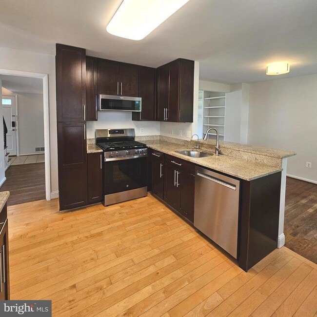 Building Photo - 8533 Pepperdine Dr
