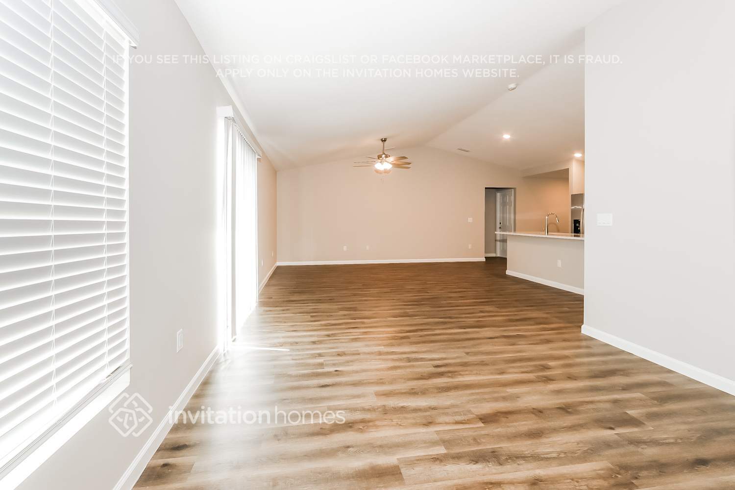 Building Photo - 1042 SW Del Rio Blvd