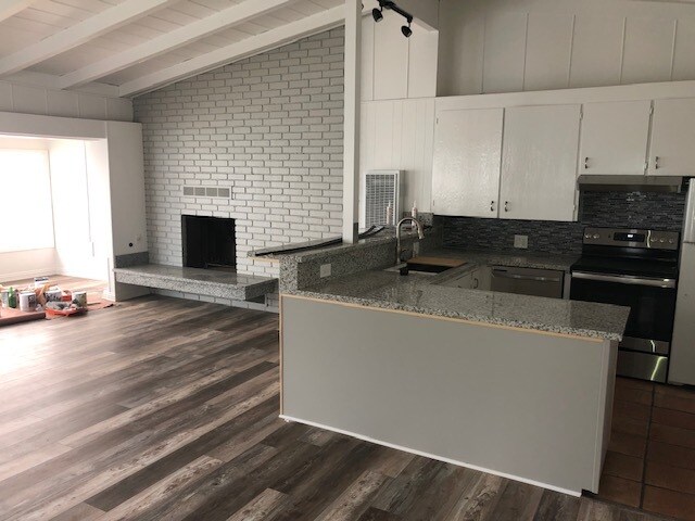 living area, comp unit - 25414 Malibu Rd