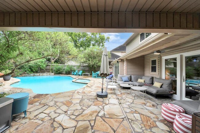 Building Photo - 403 Lakeside Estates Dr