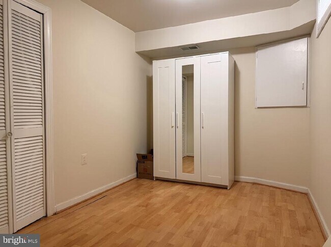 Building Photo - 43520 Lucketts Bridge Cir