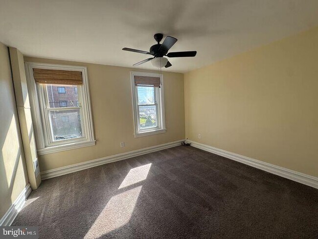 Building Photo - 405 Walnut St