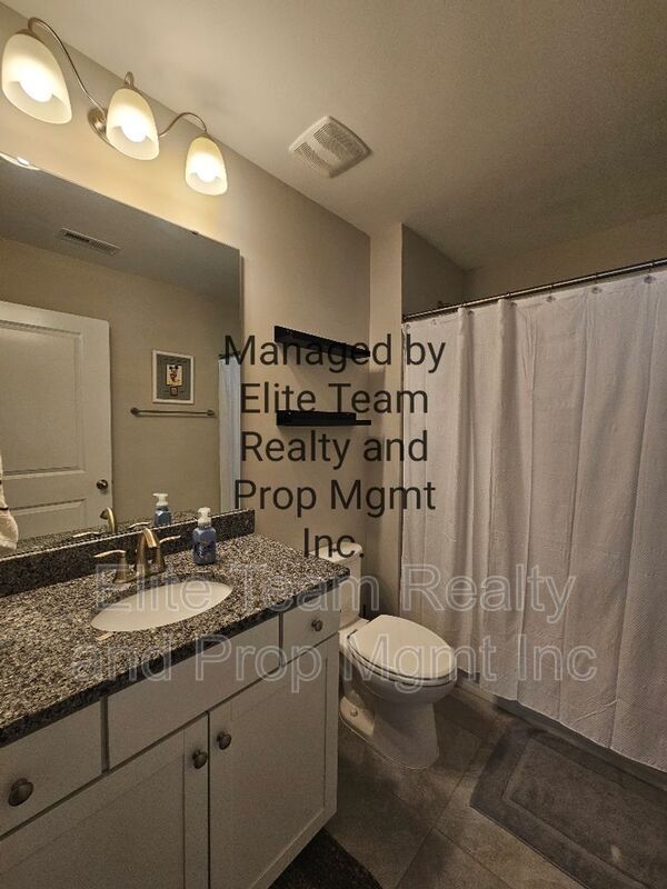 Building Photo - 990 Pennington Dr