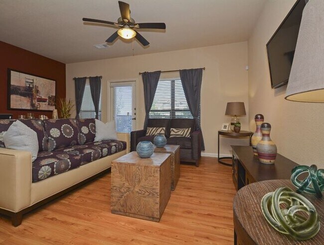 Building Photo - 11300 Farrah Ln