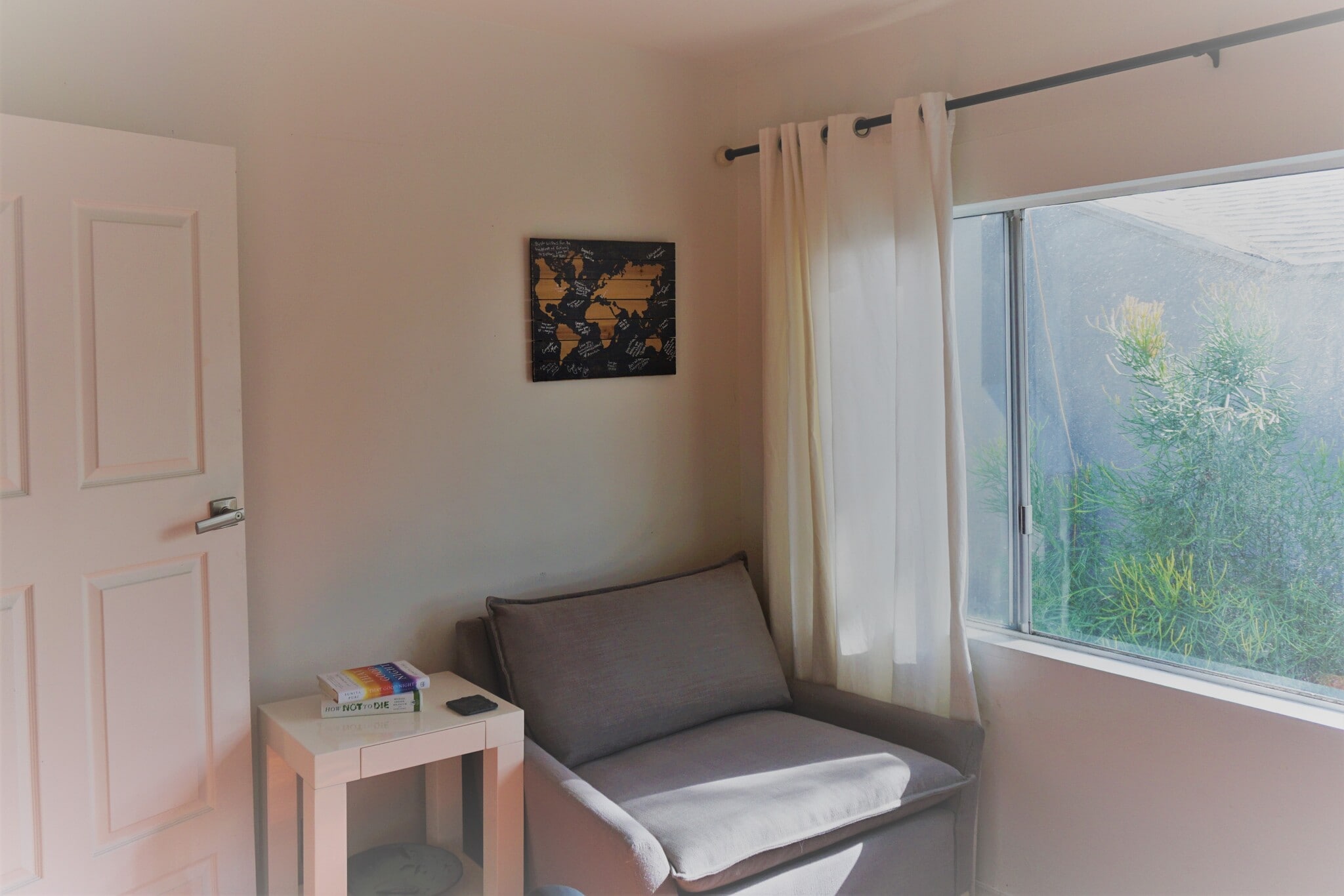 Bonus room as office - 3829 Glenfeliz Boulevard