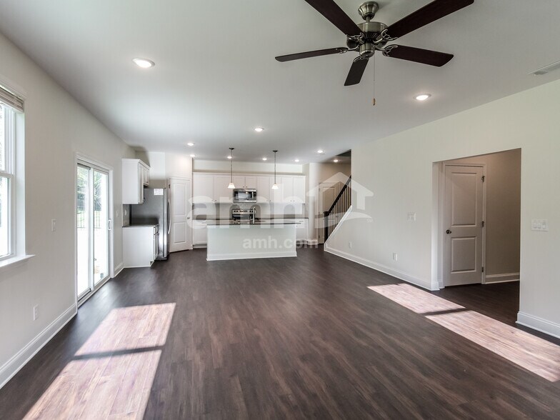 Building Photo - 5192 Blue Mountain Dr