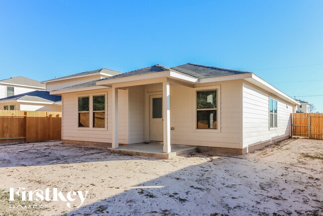 Building Photo - 25589 Roy Rogers Rd