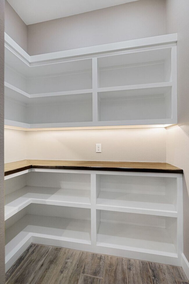 Building Photo - 405 Waggoner Ln