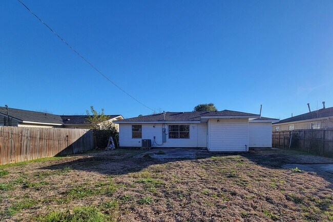 Building Photo - REMODELED/ UPDATED 4 BEDROOM 2 BATH WITH C...