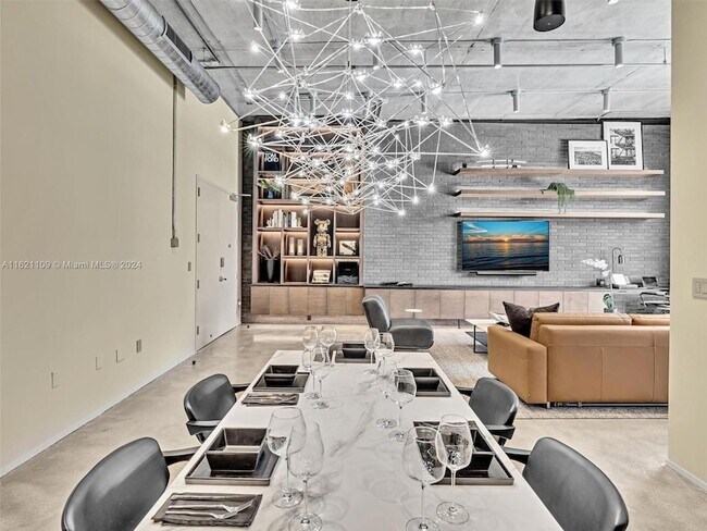 Building Photo - 250 NW 23rd St