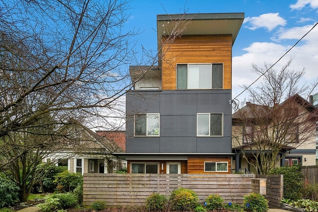 Building Photo - 933A 13th Ave