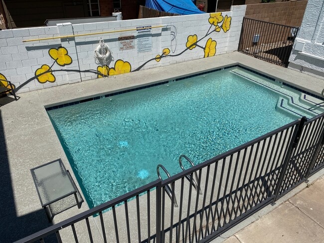 Building Photo - 3208 E Flower St