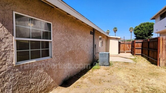 Building Photo - 6051 Vista De Oro