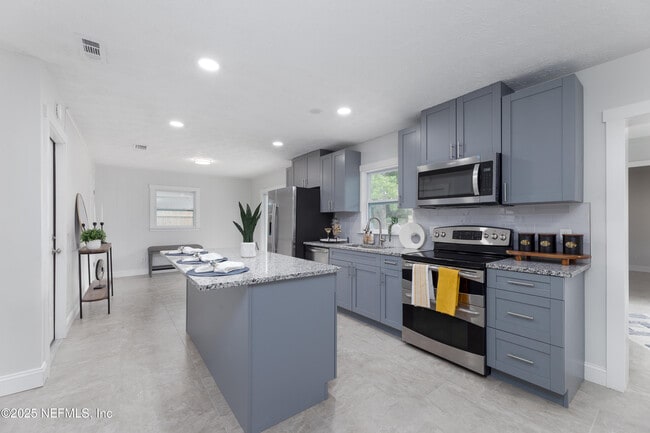 Building Photo - 7869 Jolliet Dr