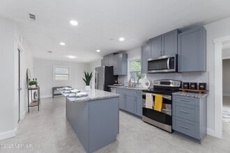 Building Photo - 7869 Jolliet Dr