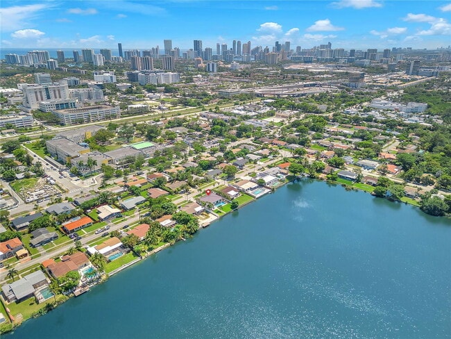 Building Photo - 21100 NE 25th Ct