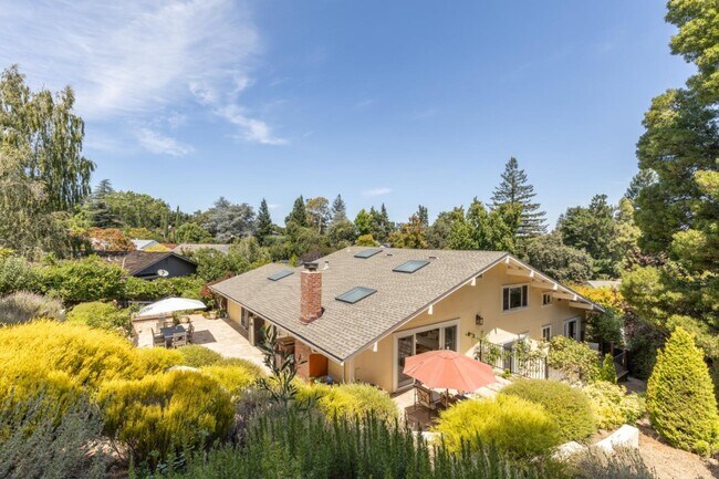 Building Photo - 977 Continental Dr