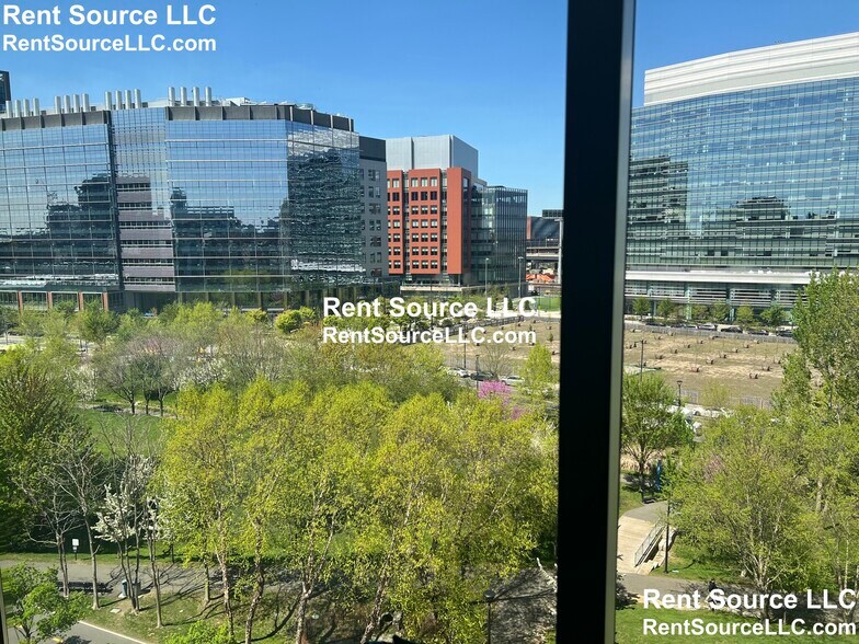 Building Photo - 2 Earhart St