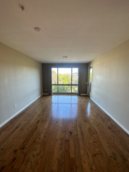 Building Photo - 3857 Pell Pl