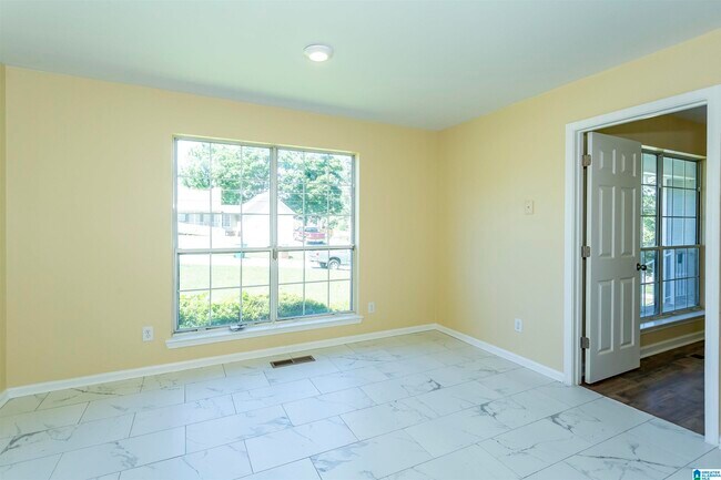 Building Photo - 713 Jason Cir