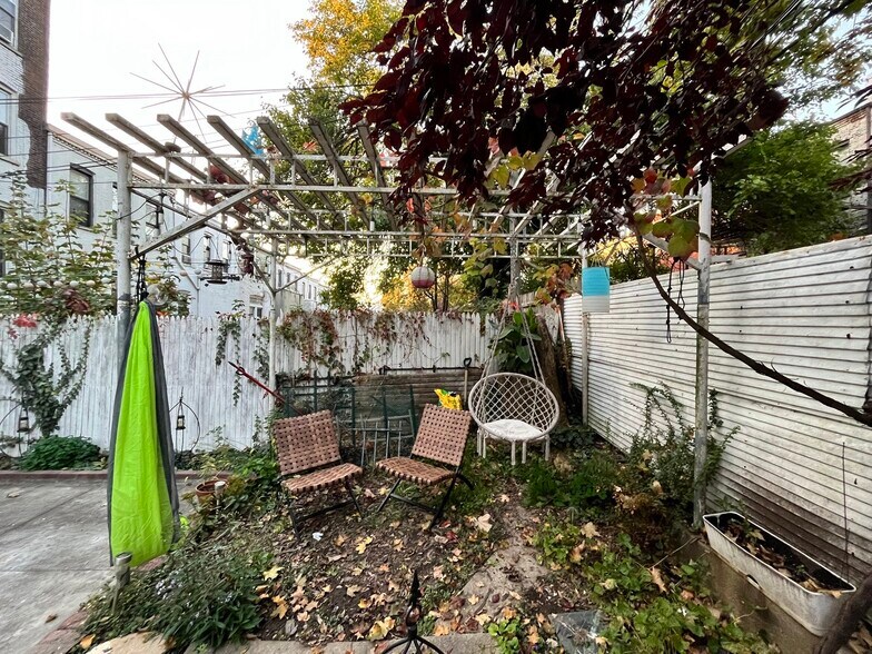 Building Photo - 451 51st St