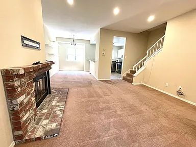 Building Photo - "Charming 2-Bed, 2-Bath Retreat in the Heart of Santa Clara!"