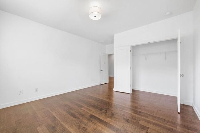 Building Photo - 3388 Kelowna Ct