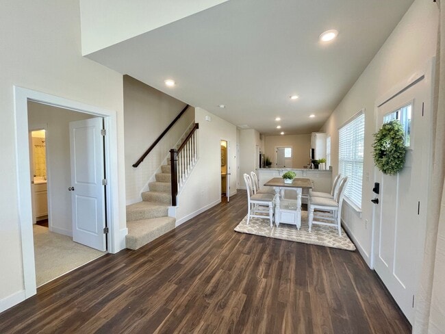 Building Photo - Cardinal | 4 Bed 2.5 Bath | Garage | 1895 sf | $2959-$3255 | 8, 9, 10, 12, 14, and 15 month lease...