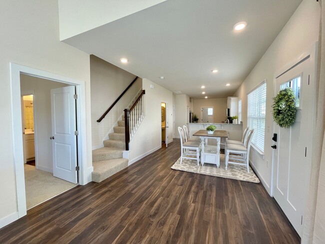 Building Photo - Cardinal | 4 Bed 2.5 Bath | Garage | 1895 sf