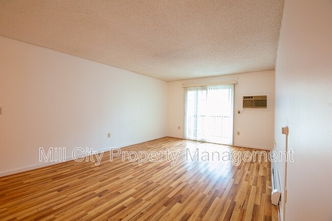 Building Photo - 8 Northbrook Dr