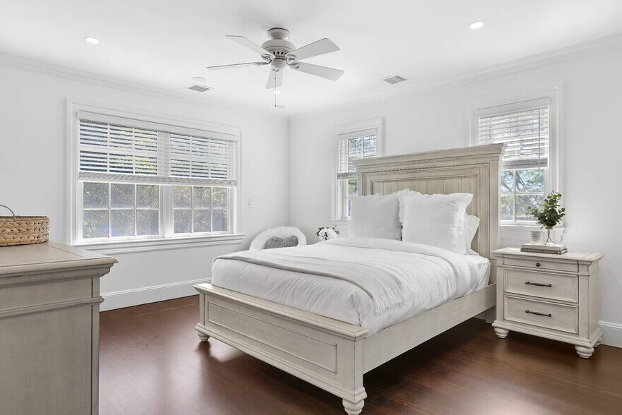 Building Photo - 50 Narrow Ln