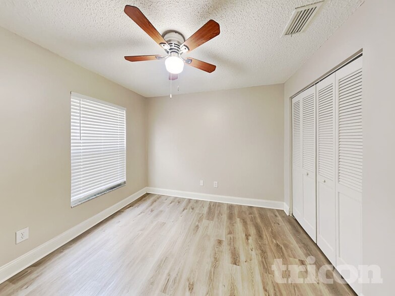 Building Photo - 1115 Hardwood Dr
