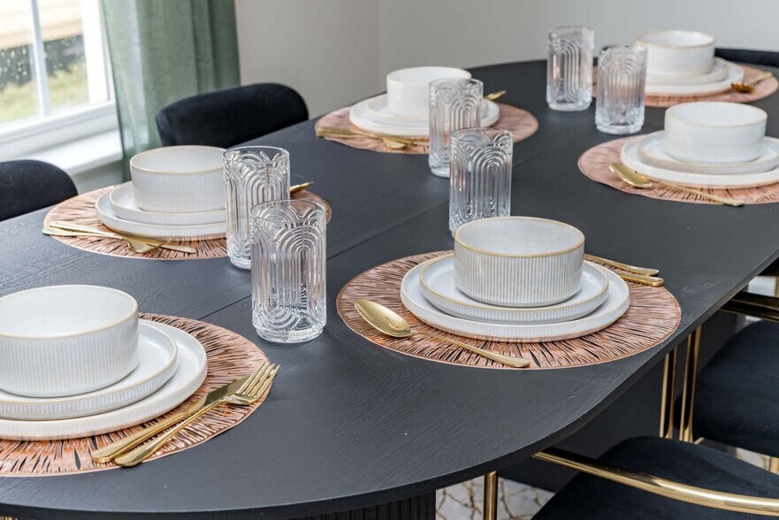 Building Photo - 2400 Hinton St