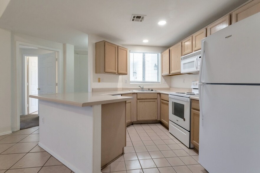 Building Photo - 10401 N 52nd St