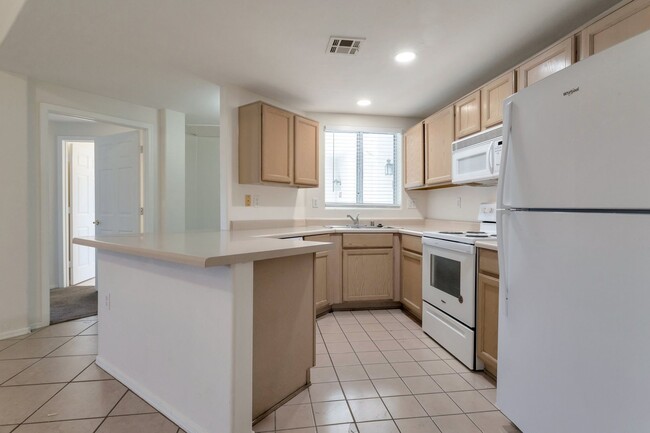 Building Photo - 2 Bedroom Paradise Valley Gem with Private...