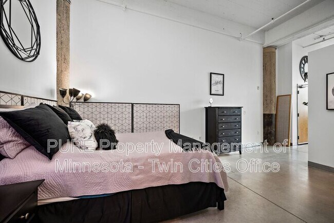 Building Photo - 700 N Washington Ave