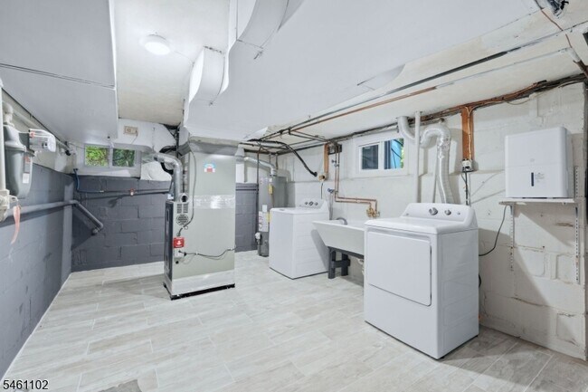 Building Photo - 271 Fuller Terrace