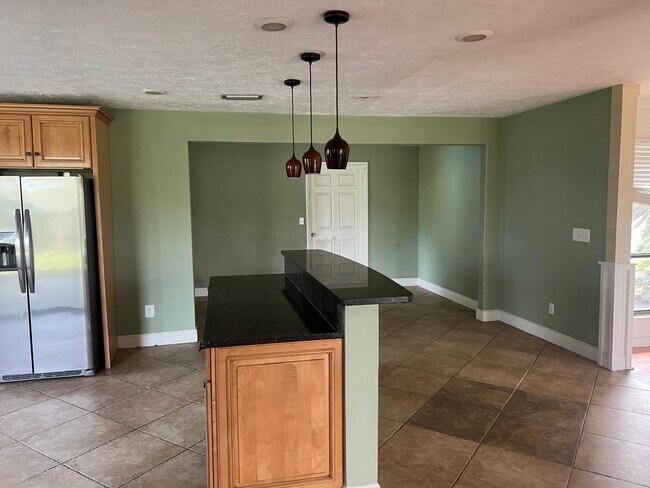 Building Photo - Spectacular 3 bedroom / 2 bath Single Family with a Golf Course!!!