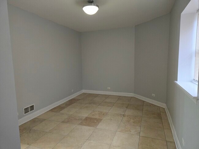 Building Photo - 5948 S King Dr