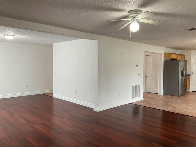 Building Photo - 10318 Laxton St