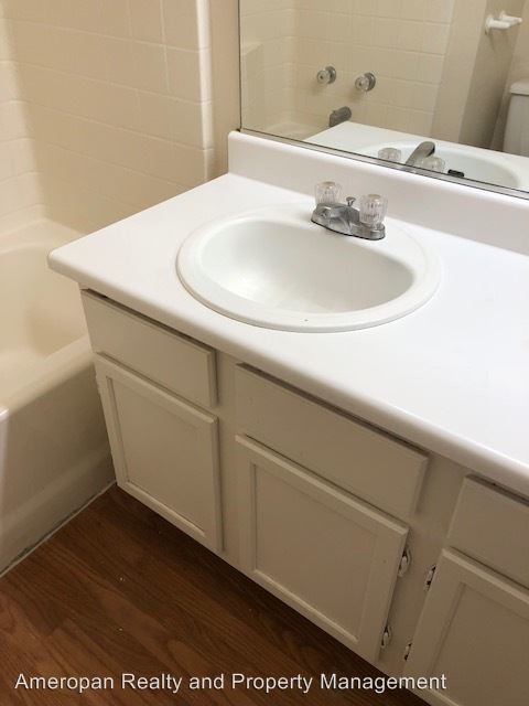 Building Photo - 2125 Saint Paul Way