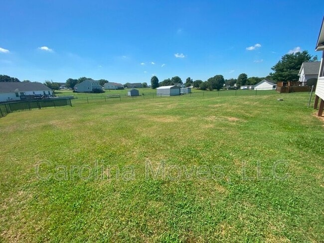 Building Photo - 313 Kilt Ct