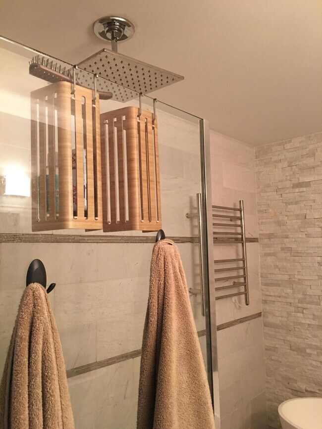 Building Photo - 330 S Main St