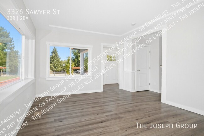 Building Photo - 3326 S Sawyer St